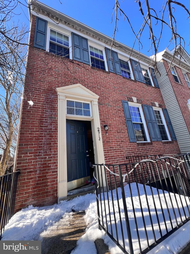 2912 Fairfax Metro Ln, Vienna, VA 22181 - photo 4