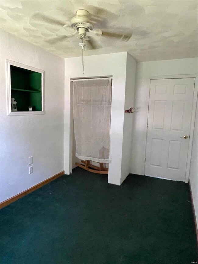 2nd Bedroom Closet