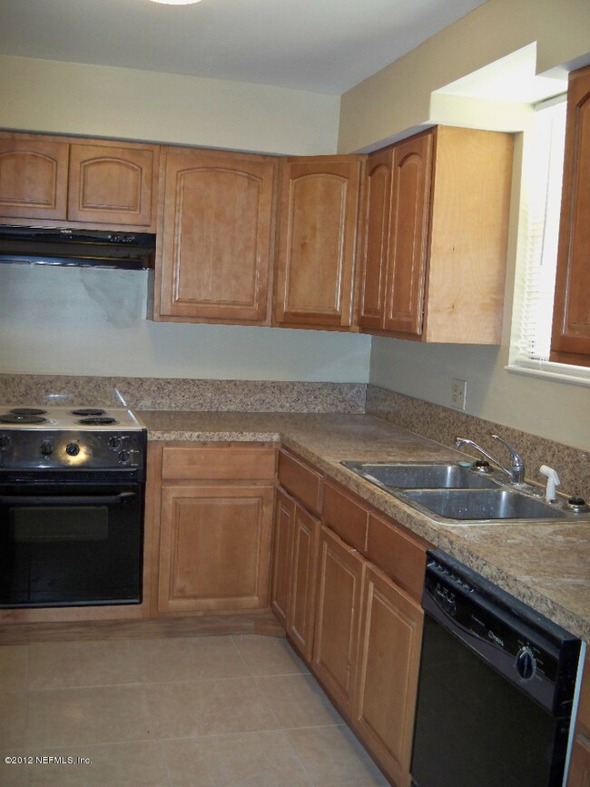 1716 El Camino Rd unit 4, Jacksonville, FL 32216 - photo 4