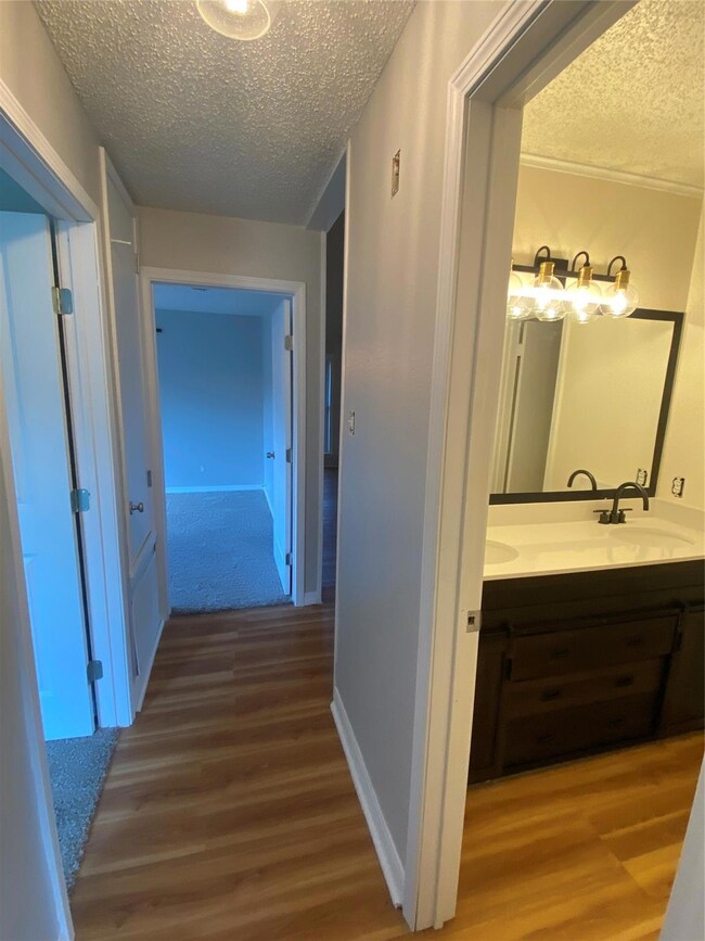 HALLWAY/BATHROOM2