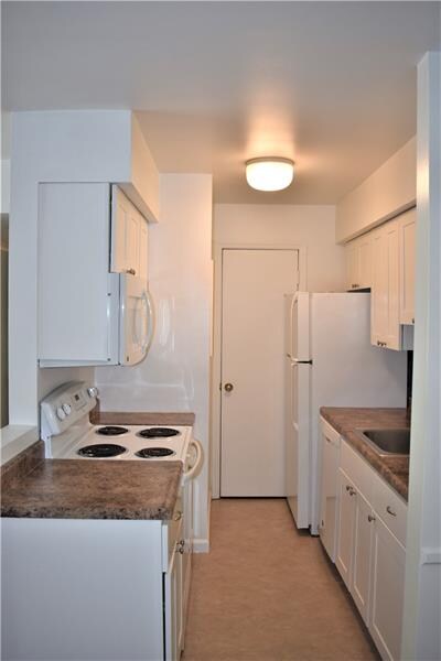 930 Adam Dr, Pittsburgh, PA 15216 - photo 6