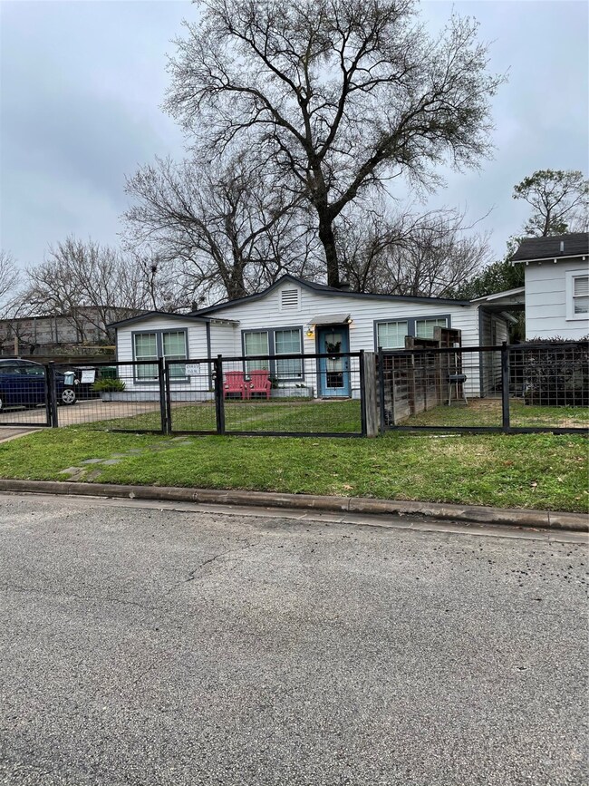 4706 Fisk St unit A, Houston, TX 77009 - photo 3