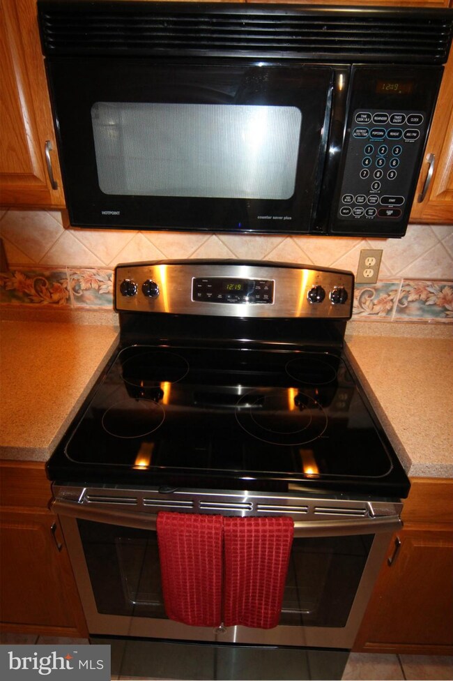 8231 Kings Charter Ln unit L, Springfield, VA 22152 - photo 6