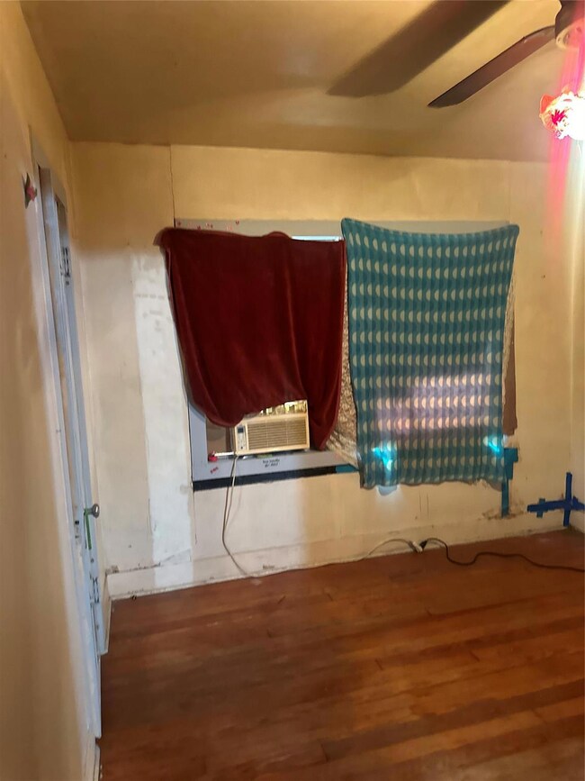 308 E Martin Luther King Dr, Ennis, TX 75119 - photo 5