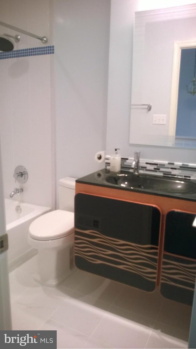 6803 Mclean Province Cir, Falls Church, VA 22043 - photo 4