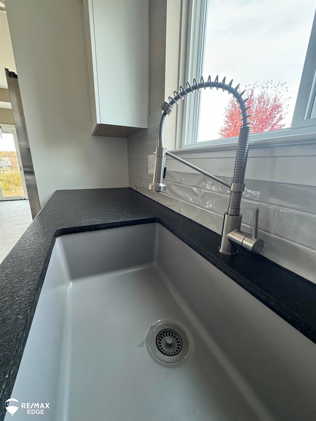 8031 Laguna Ln, Grand Blanc, MI 48439 - photo 7