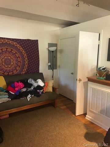 336 Sundown: Second half of room being used as a s