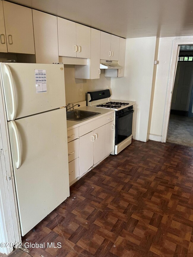 63 Grand St, Albany, NY 12207 - photo 5