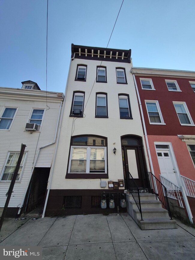 105 N 10th St, Reading, PA 19601 - photo 2