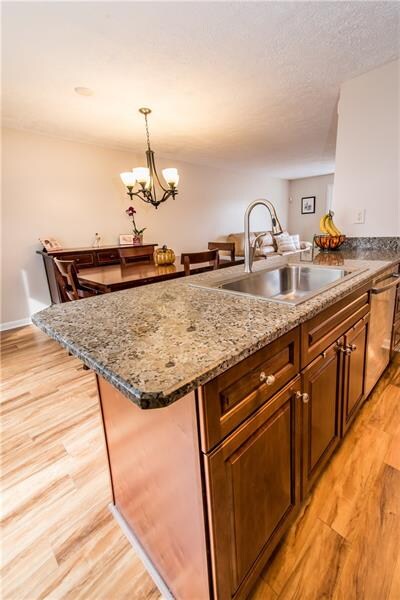 Kitchen breakfast bar peninsula