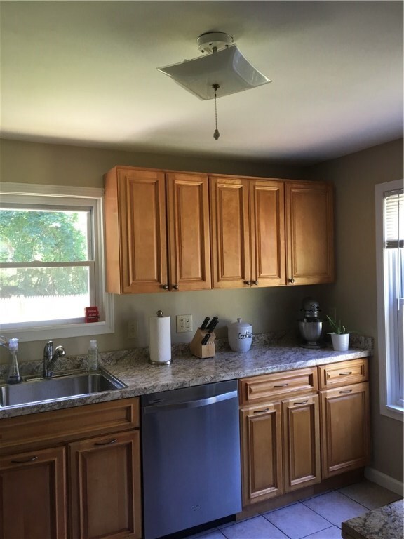 20 Shirley St, Warwick, RI 02888 - photo 7