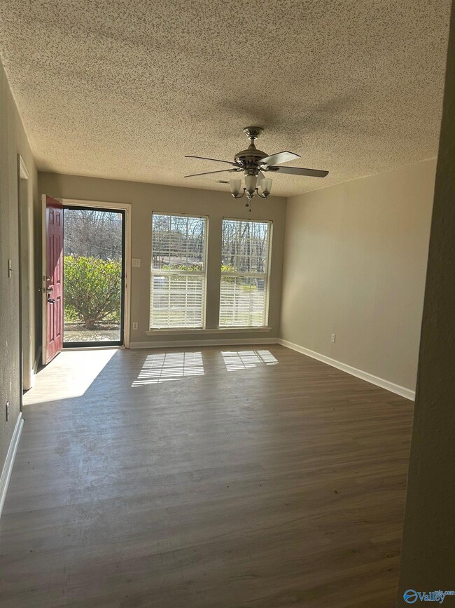 2502 Vining Cir NW, Huntsville, AL 35810 - photo 4