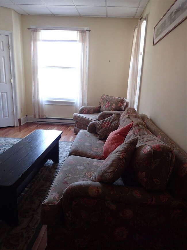 164 Spring St unit 2, Saratoga Springs, NY 12866 - photo 2