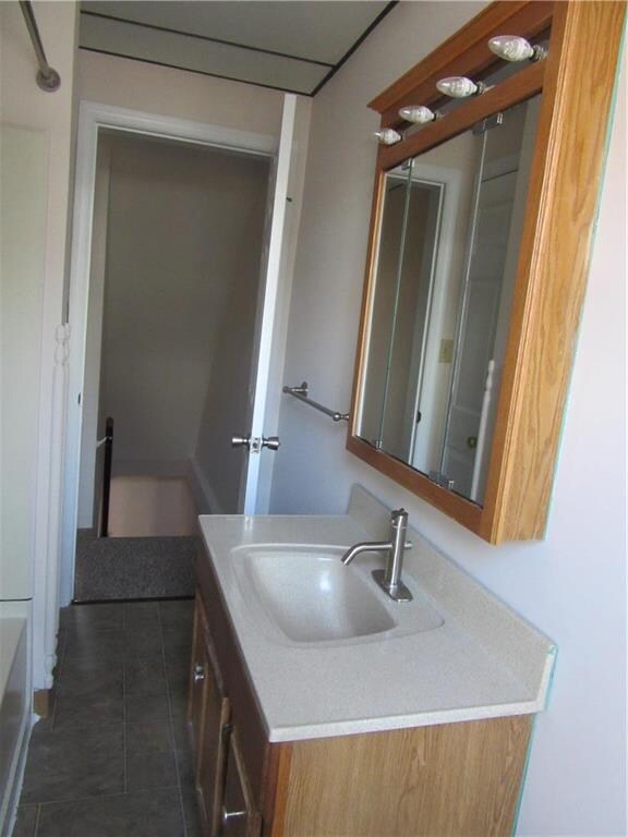 Full bath view 1