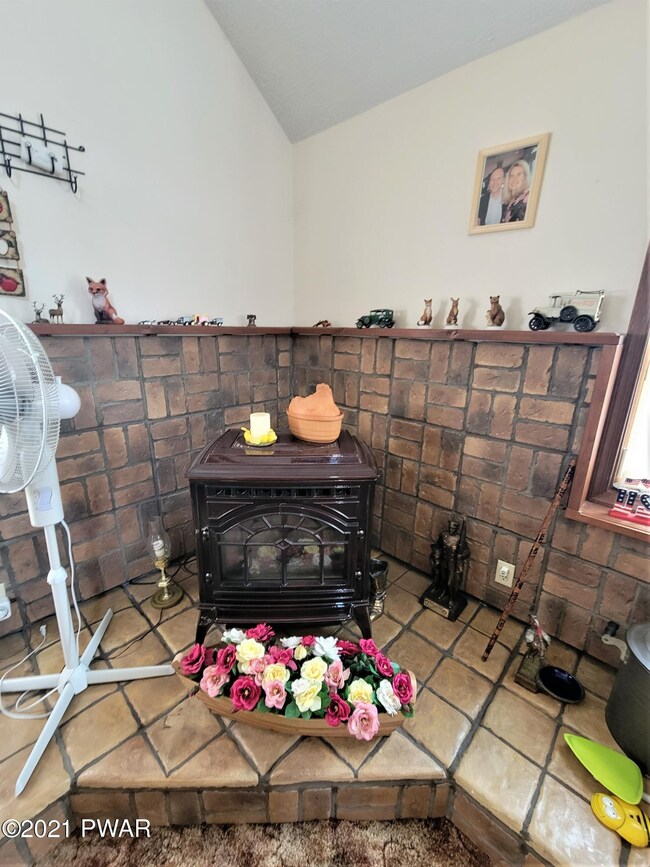 141 Paper Birch S, Tafton, PA 18464 - photo 7