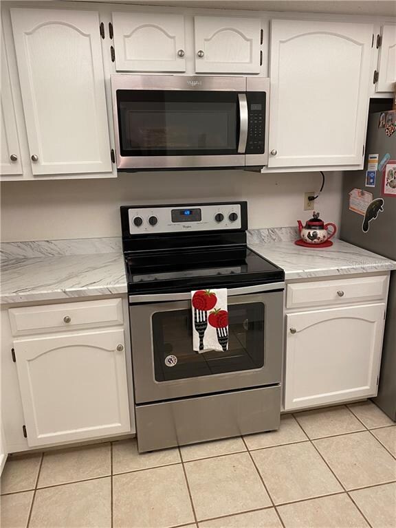 Solid wood cabintery and updated countertops!