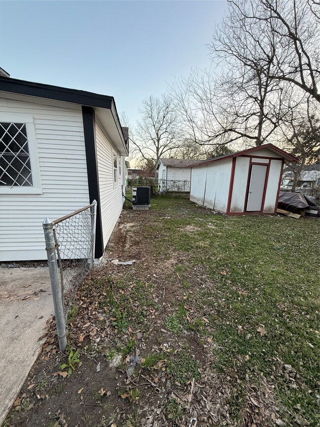 4103 Delhi St, Houston, TX 77022 - photo 3