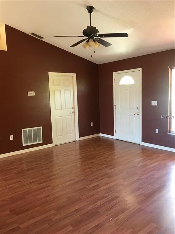 Living room with gorgeous laminate flooring