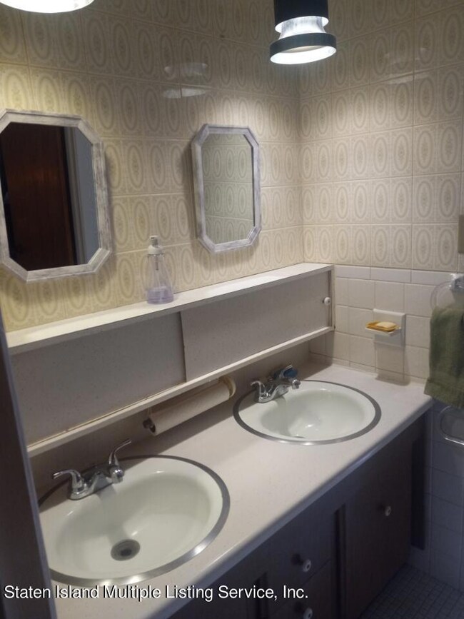 221 Barlow Ave, Staten Island, NY 10308 - photo 7