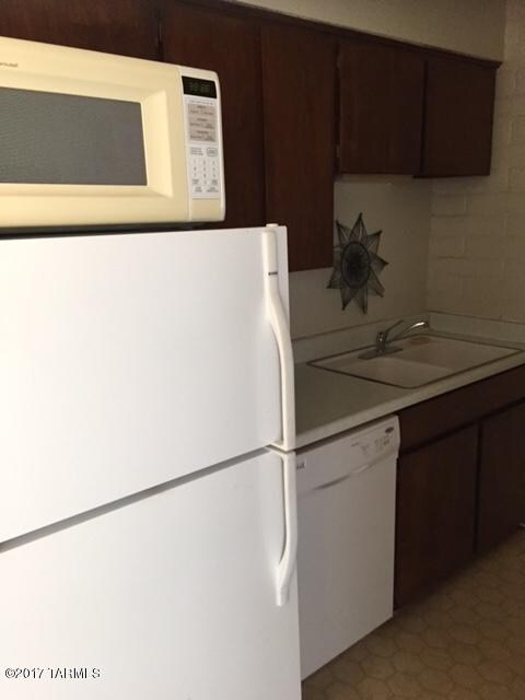 span kitchen fridge