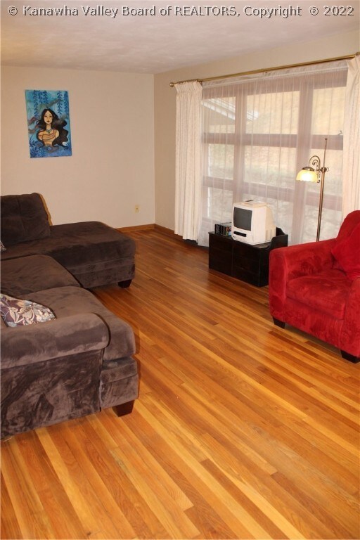 142 Oak St, Dunbar, WV 25064 - photo 6