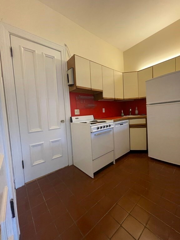 71 Montgomery St unit 2, Boston, MA 02116 - photo 2
