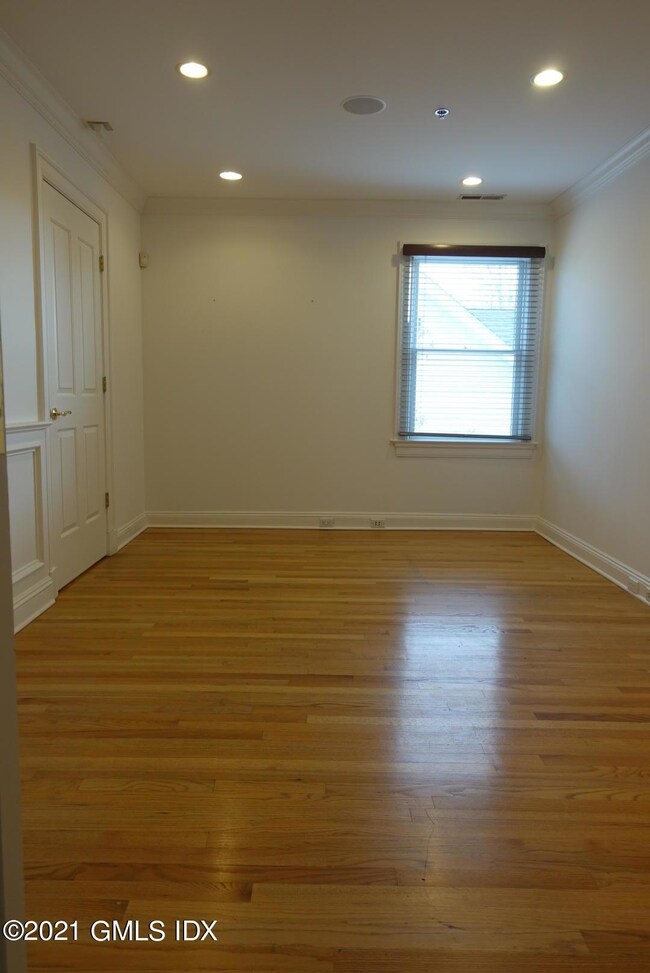 23 Benedict Place unit 3, Greenwich, CT 06830 - photo 3