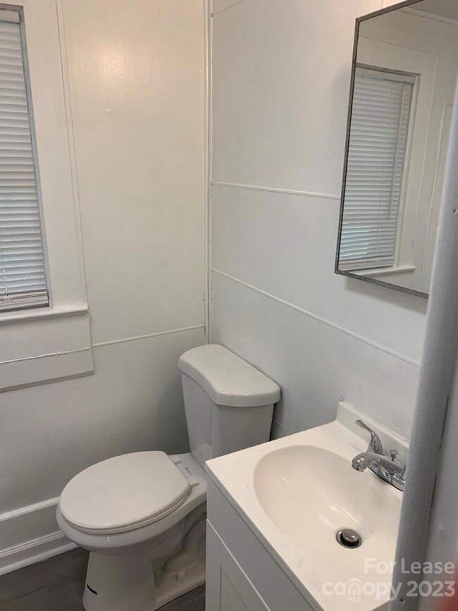 1131 Caldwell St, Statesville, NC 28677 - photo 5