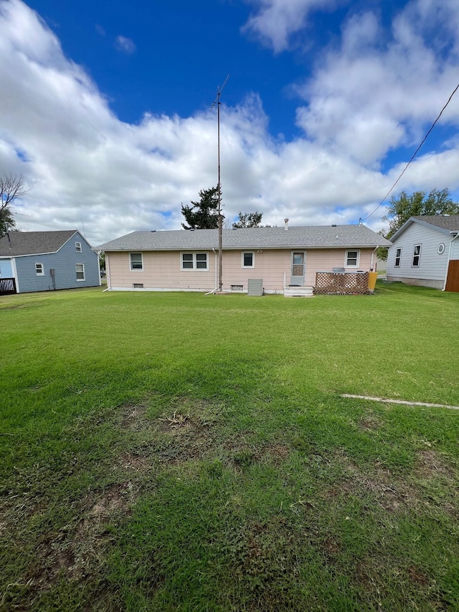210 Benton St, Jetmore, KS 67854 - photo 3