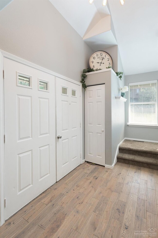 801 NW Roanoke Ave, Bend, OR 97701 - photo 3