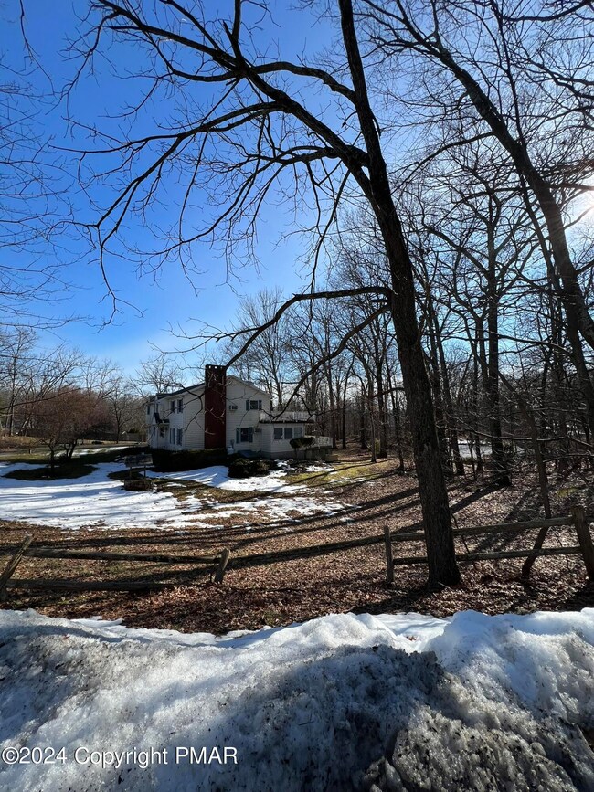 101 Woodcrest Blvd, Stroudsburg, PA 18360 - photo 6