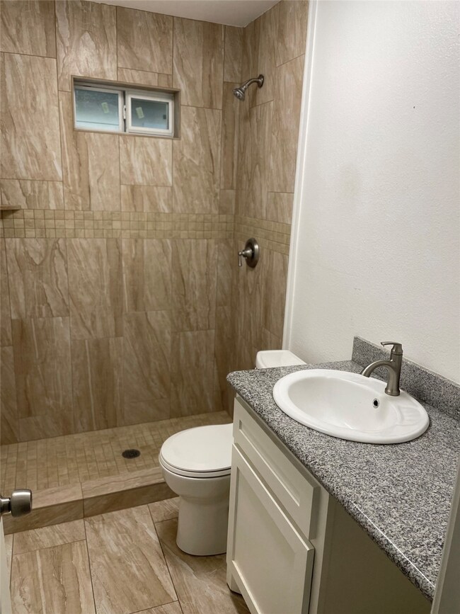 6016 Sayers St, Houston, TX 77026 - photo 6