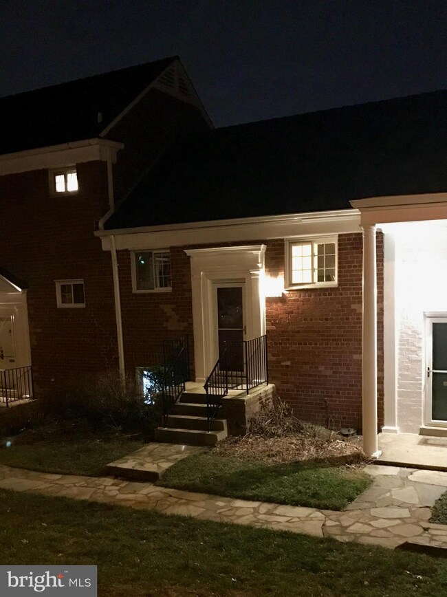 3357 Martha Custis Dr unit 825, Alexandria, VA 22302 - photo 4