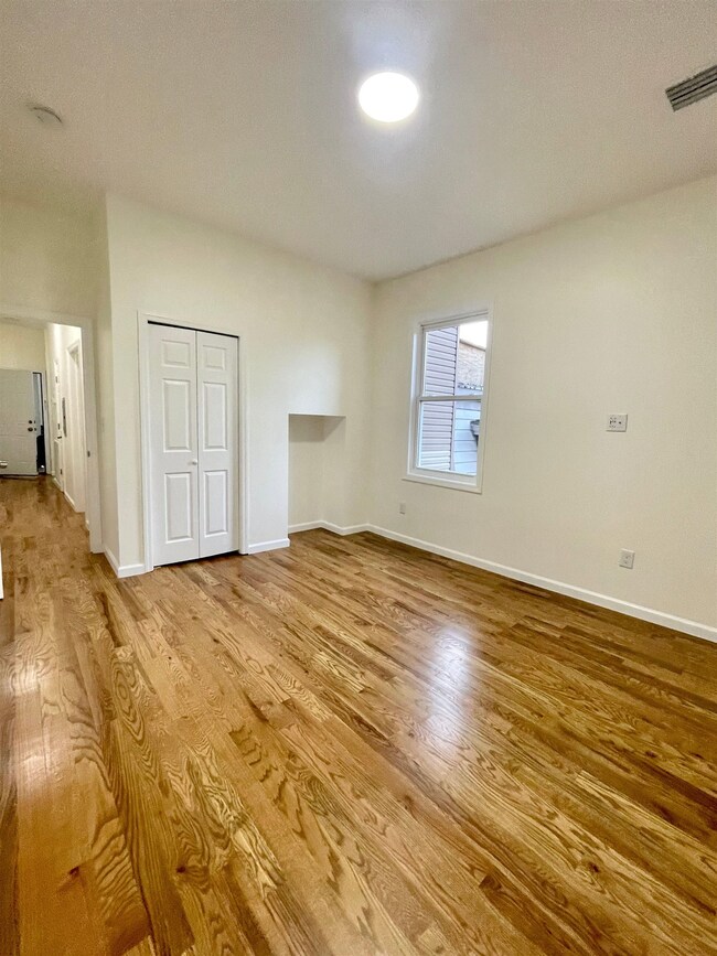 662 Bergen Ave unit 1, Jersey City, NJ 07304 - photo 6