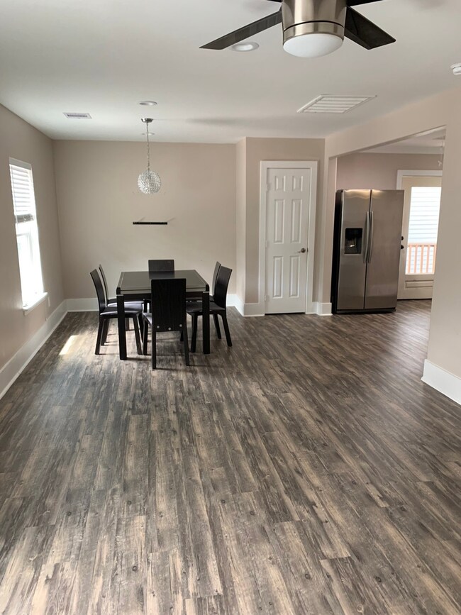 6613 N Main St unit B, Houston, TX 77009 - photo 4