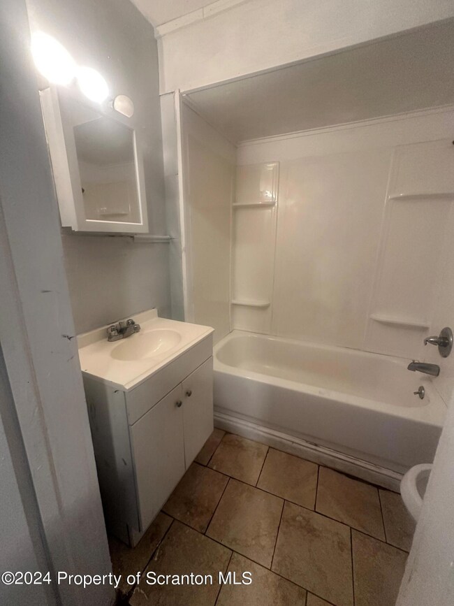 813 Pittston Ave unit 1L, Scranton, PA 18505 - photo 6