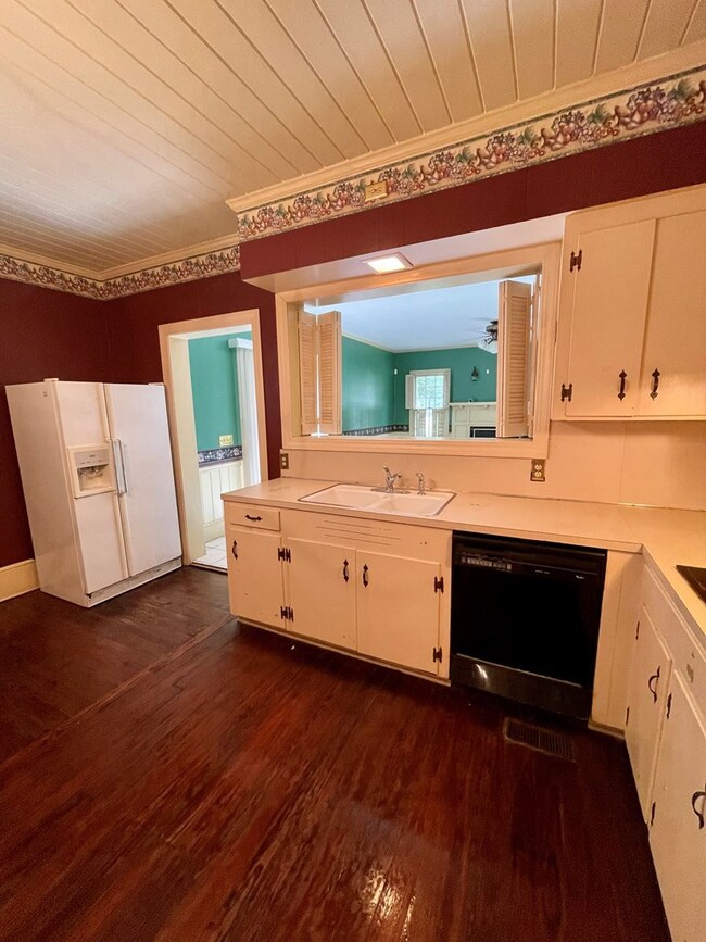 315 Main St, Enigma, GA 31749 - photo 2