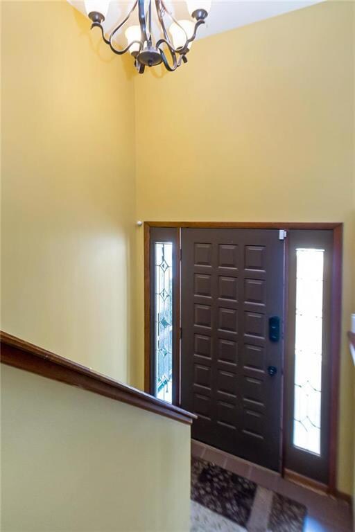 Bi-level foyer