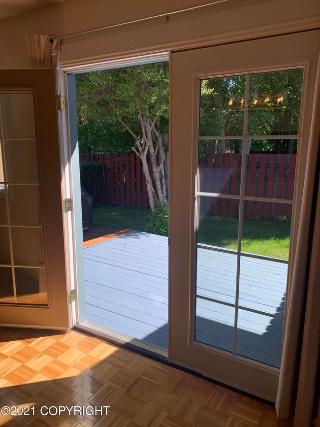Deck/Backyard