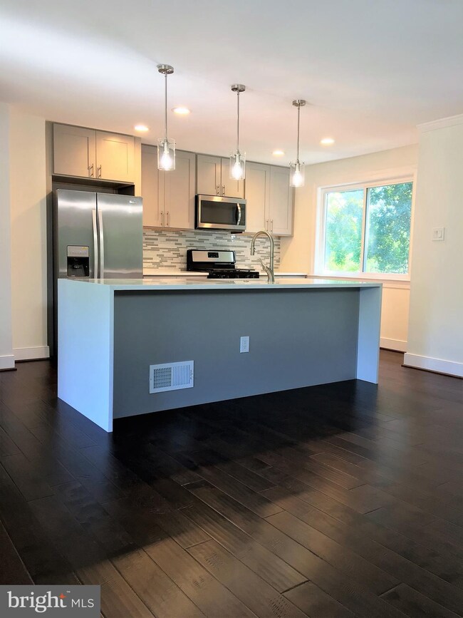 4204 Heathfield Rd, Rockville, MD 20853 - photo 4