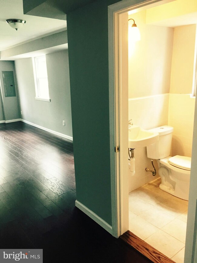 918 46th St NE, Washington, DC 20019 - photo 2