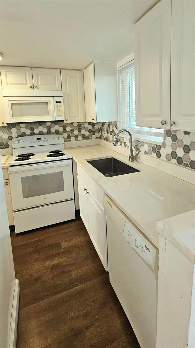 1501 Crescent Cir unit B10, West Palm Beach, FL 33403 - photo 4