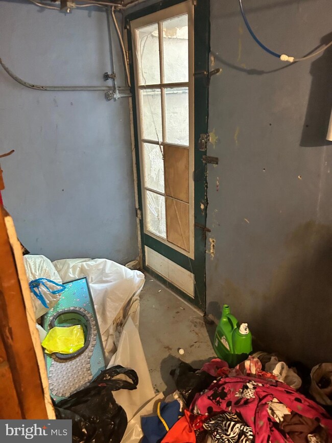 992 Upland Ave, Reading, PA 19607 - photo 7