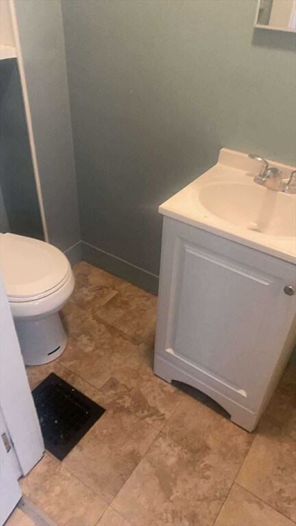 14 C St unit 18, Whitinsville, MA 01588 - photo 5