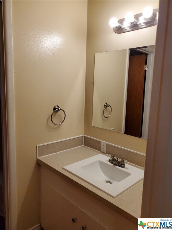 1120 N King St unit 206, Seguin, TX 78155 - photo 5