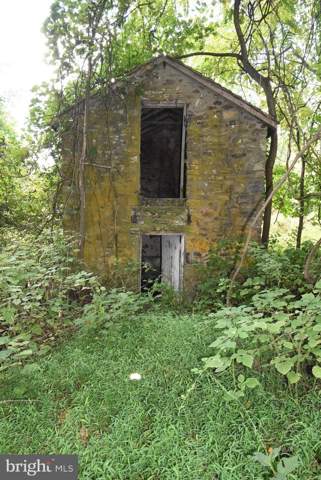 4942 Cold Spring Creamery Rd unit R, Doylestown, PA 18902 - photo 5