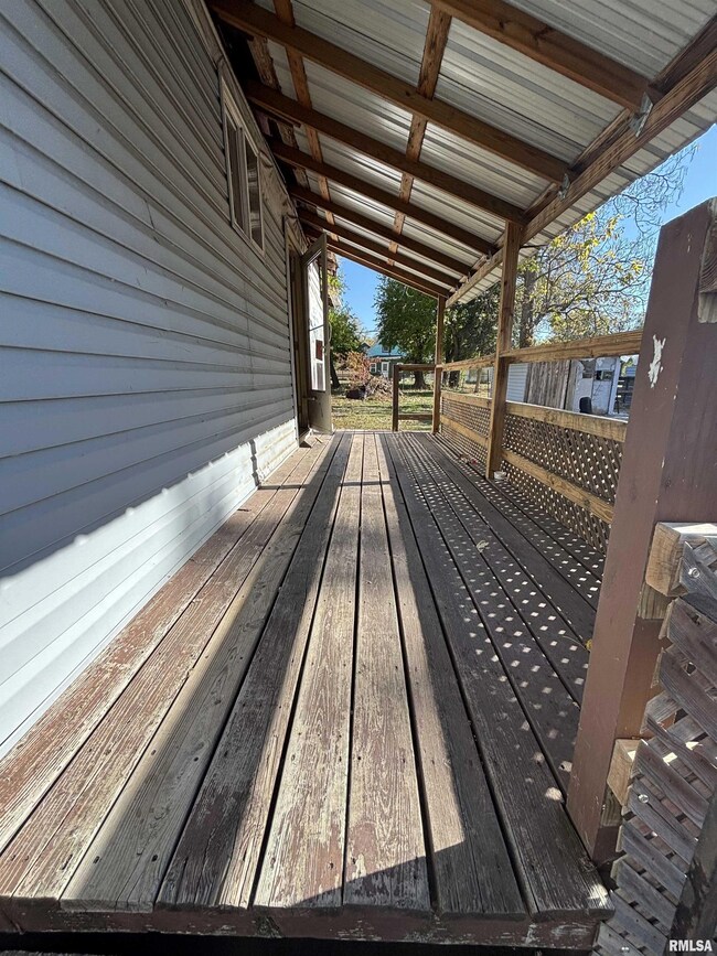 1516 S Westmoreland Ave, Peoria, IL 61605 - photo 4