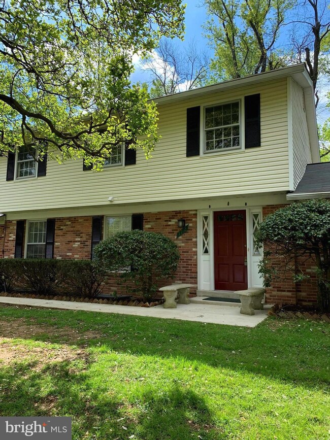 7712 Groton Rd, Bethesda, MD 20817 - photo 2