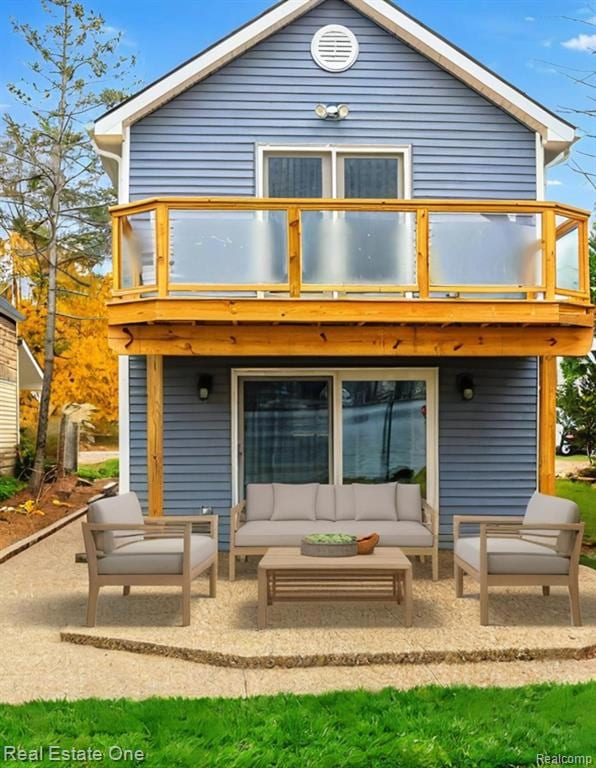 121 N North Shore Dr, Lake Orion, MI 48362 - photo 2