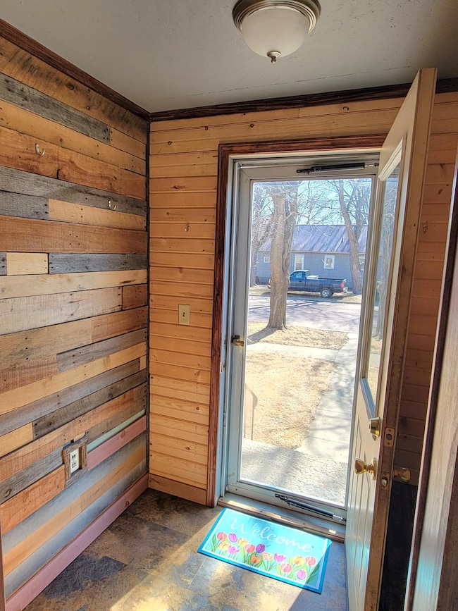 204 W 5th Ave, Lakefield, MN 56150 - photo 2